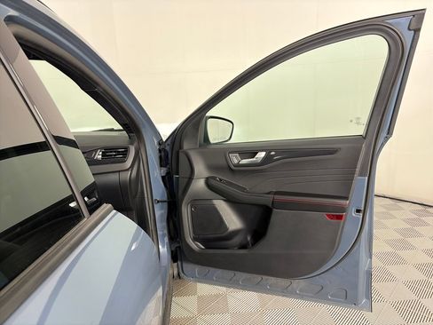 Used 2025 Ford Escape ST-Line Select AWD/4WD image 30