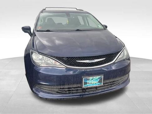 Used 2017 Chrysler Pacifica LX FWD image 3