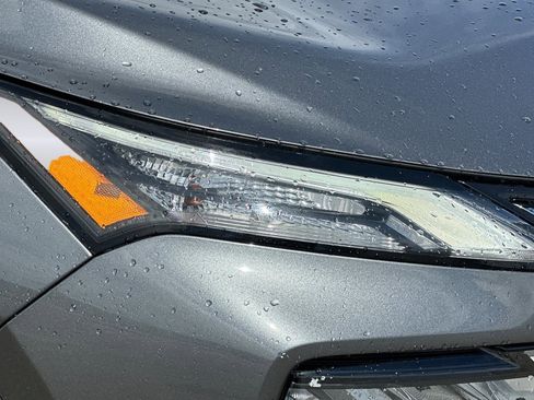 Used 2025 Nissan Rogue SV FWD image 10