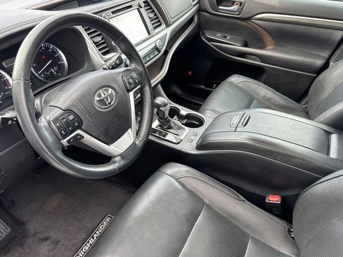 Used 2018 Toyota Highlander Limited w/ Carpet Mat Package (TMS) image 4