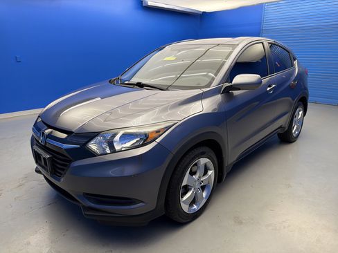 Used 2017 Honda HR-V LX image 4