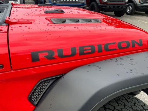 Used 2023 Jeep Gladiator Rubicon w/ LED Lighting Group AWD/4WD image 9
