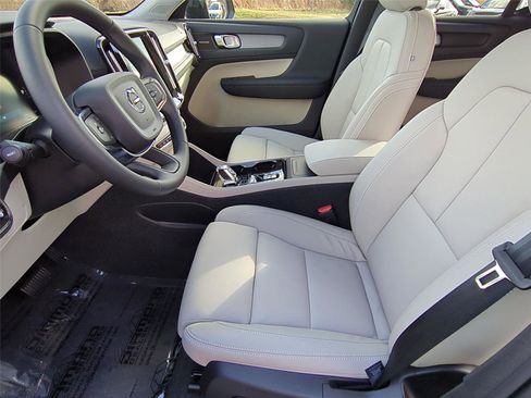 New 2026 Volvo XC40 B5 Ultra w/ Protection Package Premier image 16