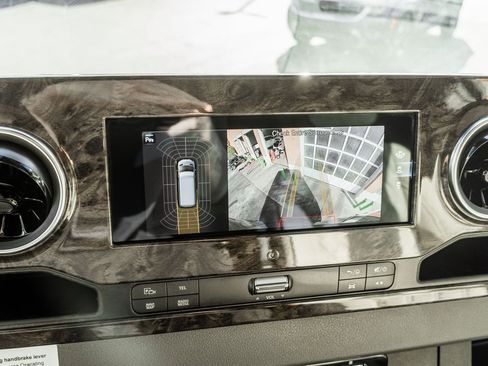 Used 2022 Mercedes-Benz Sprinter 3500 image 9