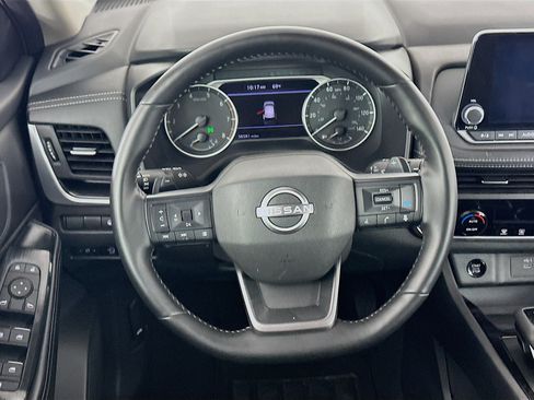 Used 2025 Nissan Rogue SV FWD image 18