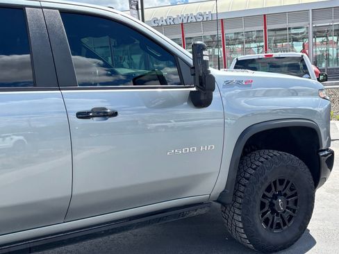 Used 2024 Chevrolet Silverado 2500 ZR2 AWD/4WD image 4