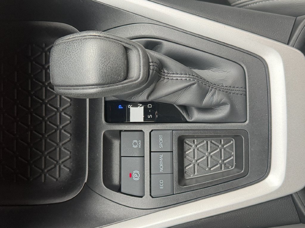 Used 2024 Toyota RAV4 XLE w/ Convenience Package FWD image 23
