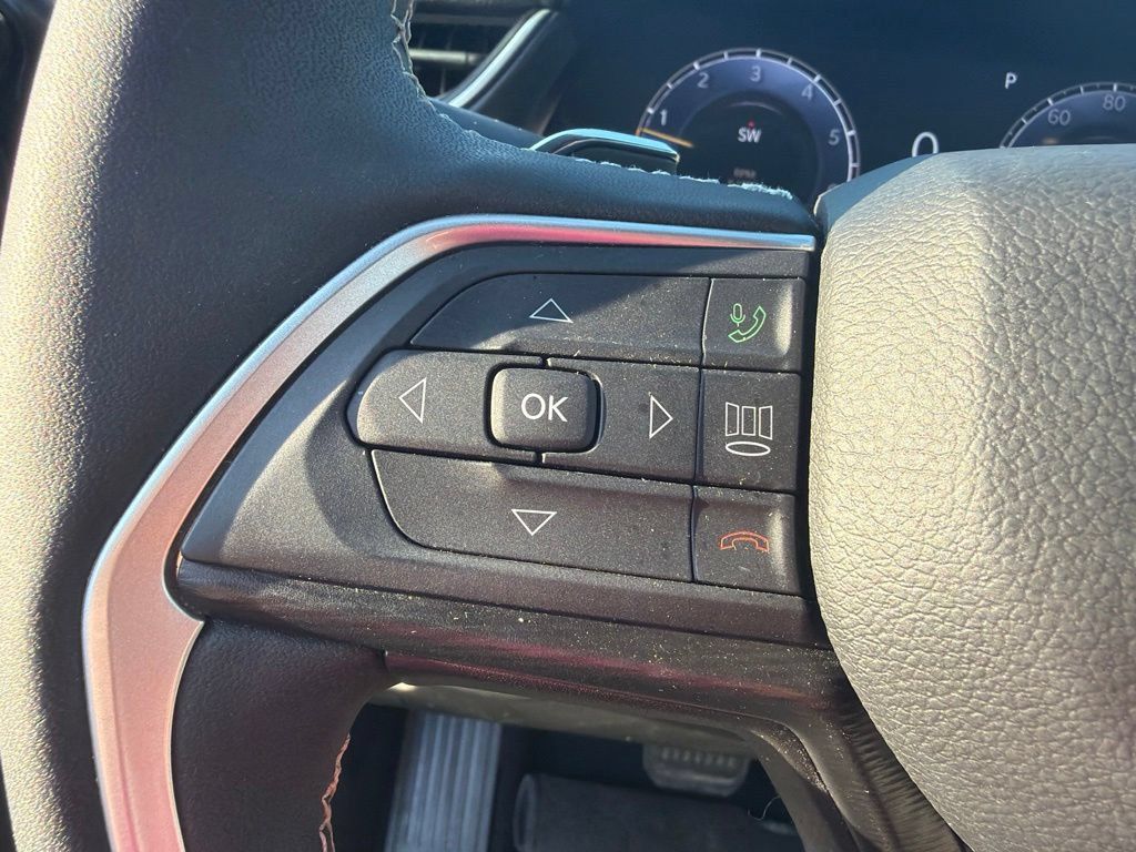 Used 2025 Jeep Grand Cherokee L Laredo AWD/4WD image 20