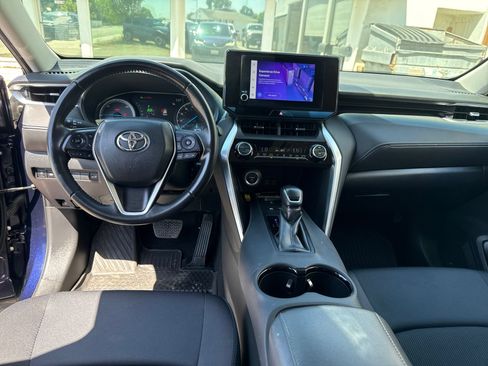 Used 2024 Toyota Venza LE AWD/4WD image 12