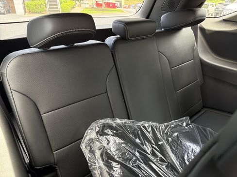 New 2026 Chevrolet Traverse LT w/ LPO, Floor Liner Package FWD image 17