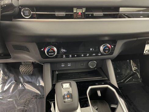 New 2025 Mitsubishi Outlander SE image 14