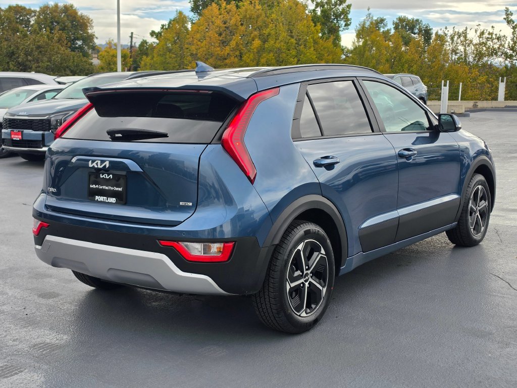 Certified 2025 Kia Niro EX FWD image 3