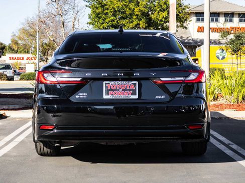 Used 2025 Toyota Camry XLE image 9