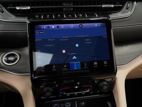 Certified 2025 Jeep Grand Cherokee Limited AWD/4WD image 33