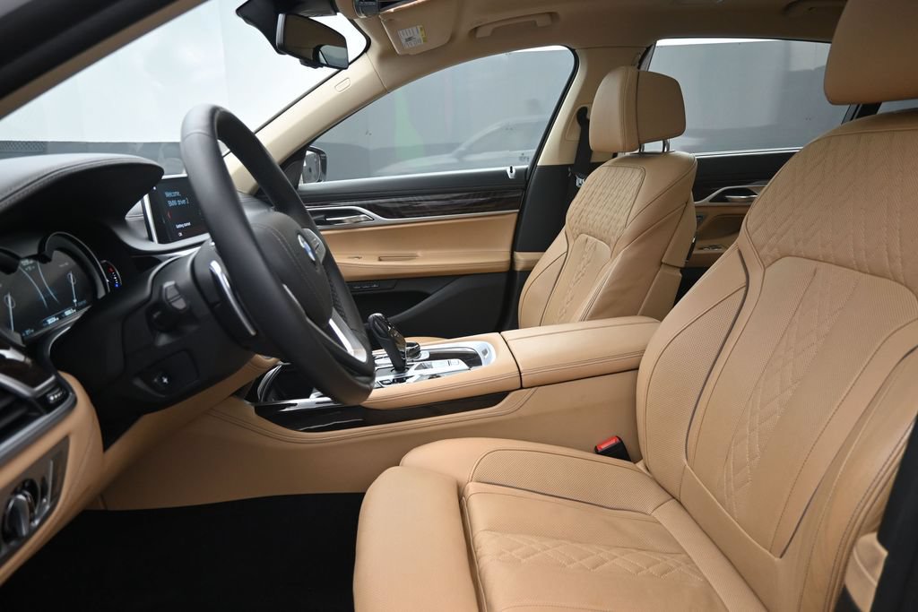 Used 2019 BMW 750i w/ Executive Package RWD image 12