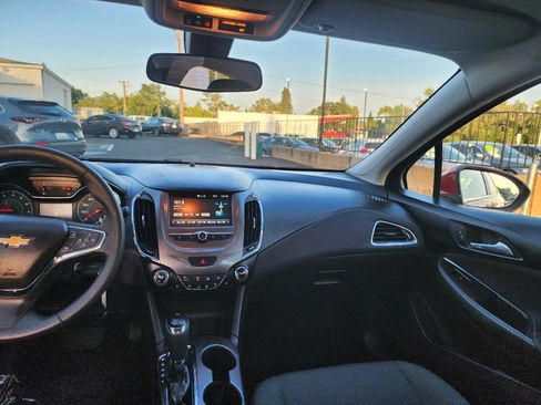 Used 2018 Chevrolet Cruze LT w/ LT Fleet Convenience Package FWD image 19