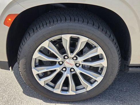Used 2021 GMC Yukon XL Denali w/ Denali Premium Package RWD image 18