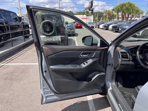 Used 2023 Nissan Rogue Platinum w/ Platinum Premium Package FWD image 30