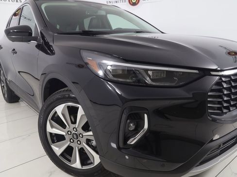 Used 2023 Ford Escape Platinum image 16