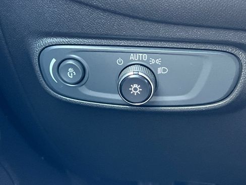 Used 2023 Chevrolet Equinox LT FWD image 37