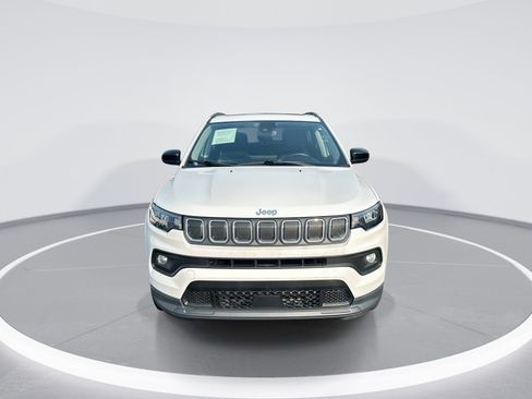 Used 2022 Jeep Compass Latitude w/ Sun and Sound Group AWD/4WD image 3