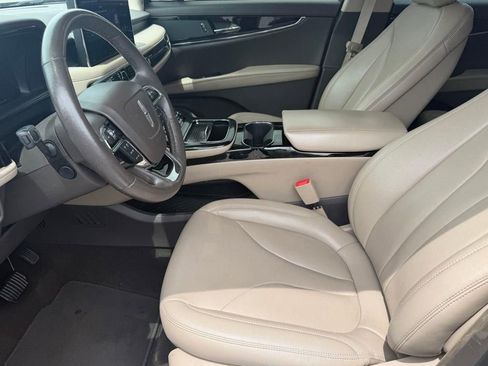 Used 2022 Lincoln Nautilus FWD w/ Premium Package image 11