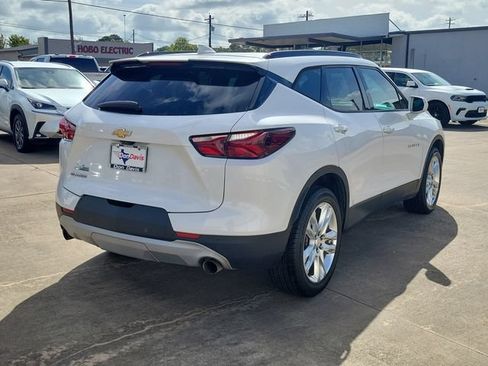Used 2020 Chevrolet Blazer LT w/ Sound & Technology Package FWD image 3