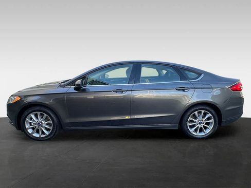 Used 2017 Ford Fusion SE FWD image 3
