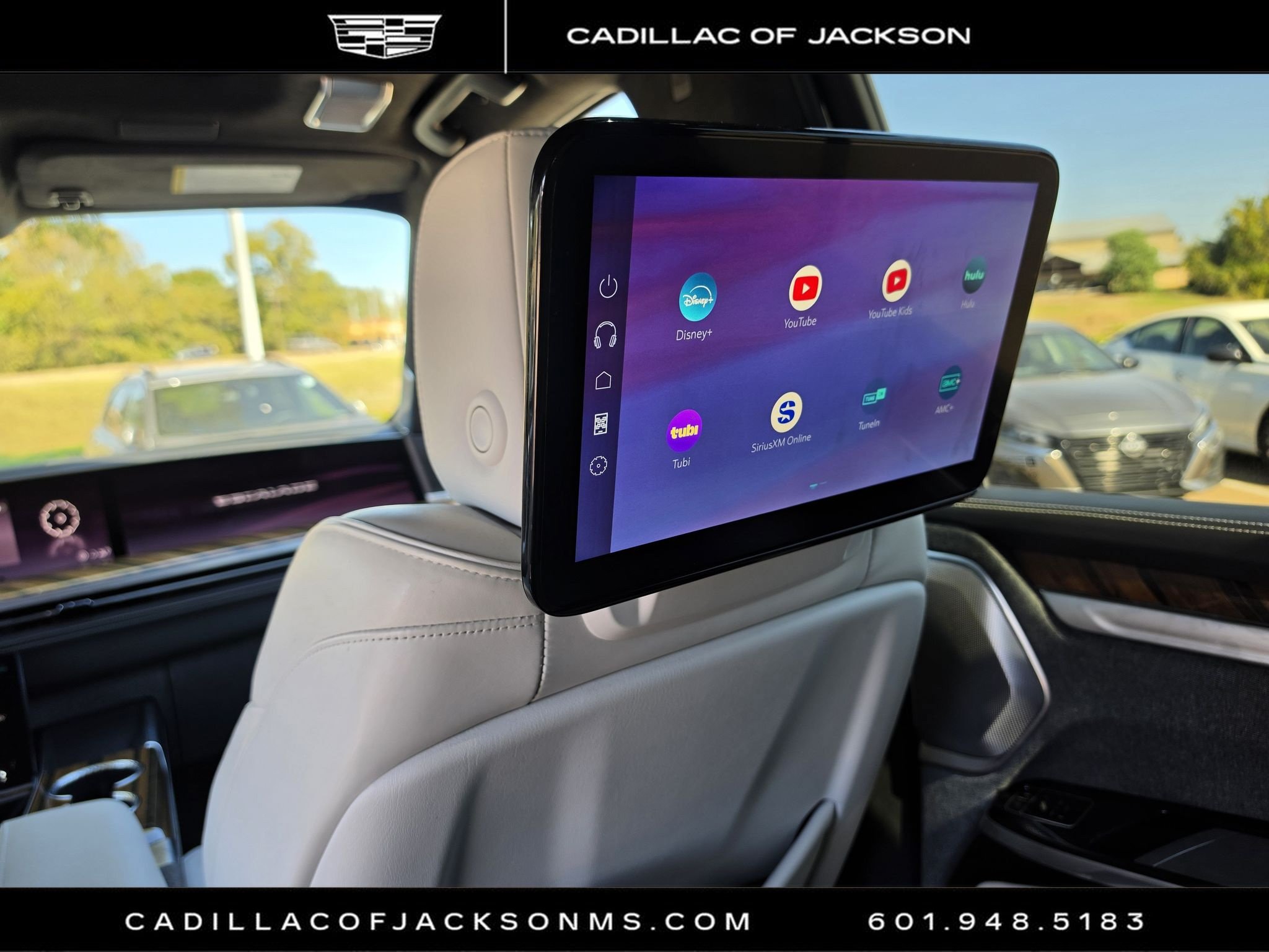 Used 2025 Cadillac Escalade Sport Platinum w/ LPO, Floor Liner Package AWD/4WD image 21