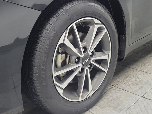 Used 2023 Kia Forte LXS FWD image 31