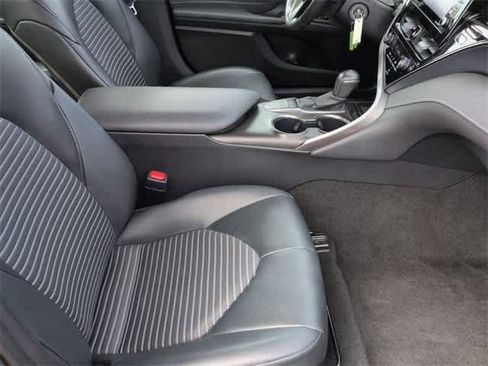 Used 2024 Toyota Camry SE image 22