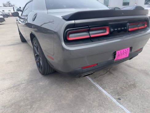 Used 2019 Dodge Challenger SXT w/ Blacktop Package image 9