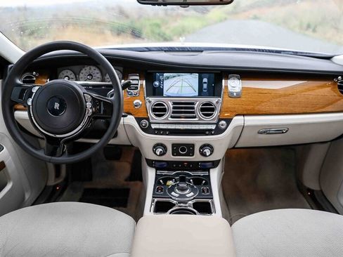 Used 2012 Rolls-Royce Ghost RWD image 18