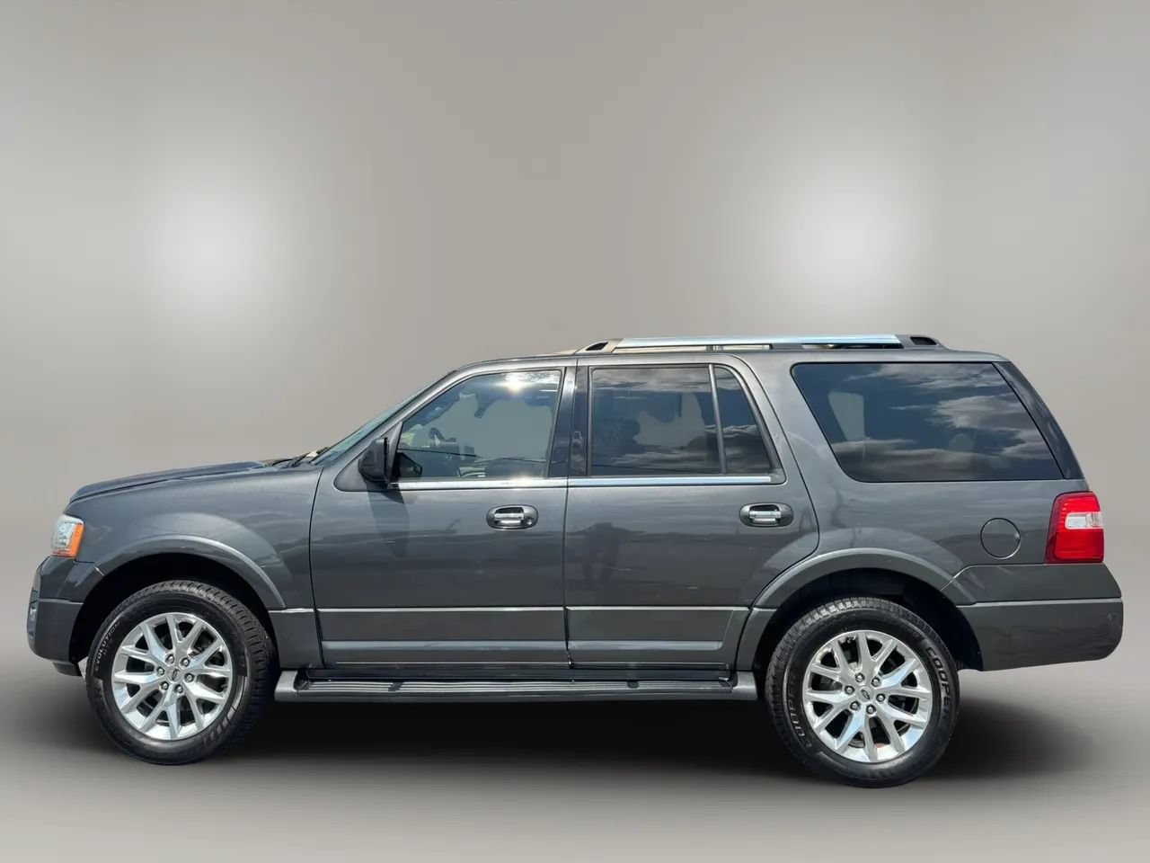 Used 2017 Ford Expedition Limited RWD image 5