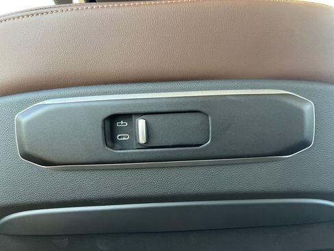 Used 2026 BMW X7 xDrive40i AWD/4WD image 43