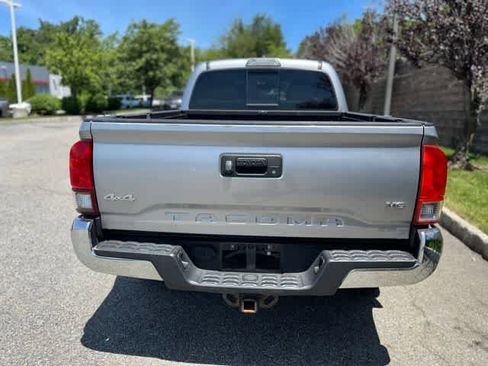 Used 2019 Toyota Tacoma SR5 AWD/4WD image 5