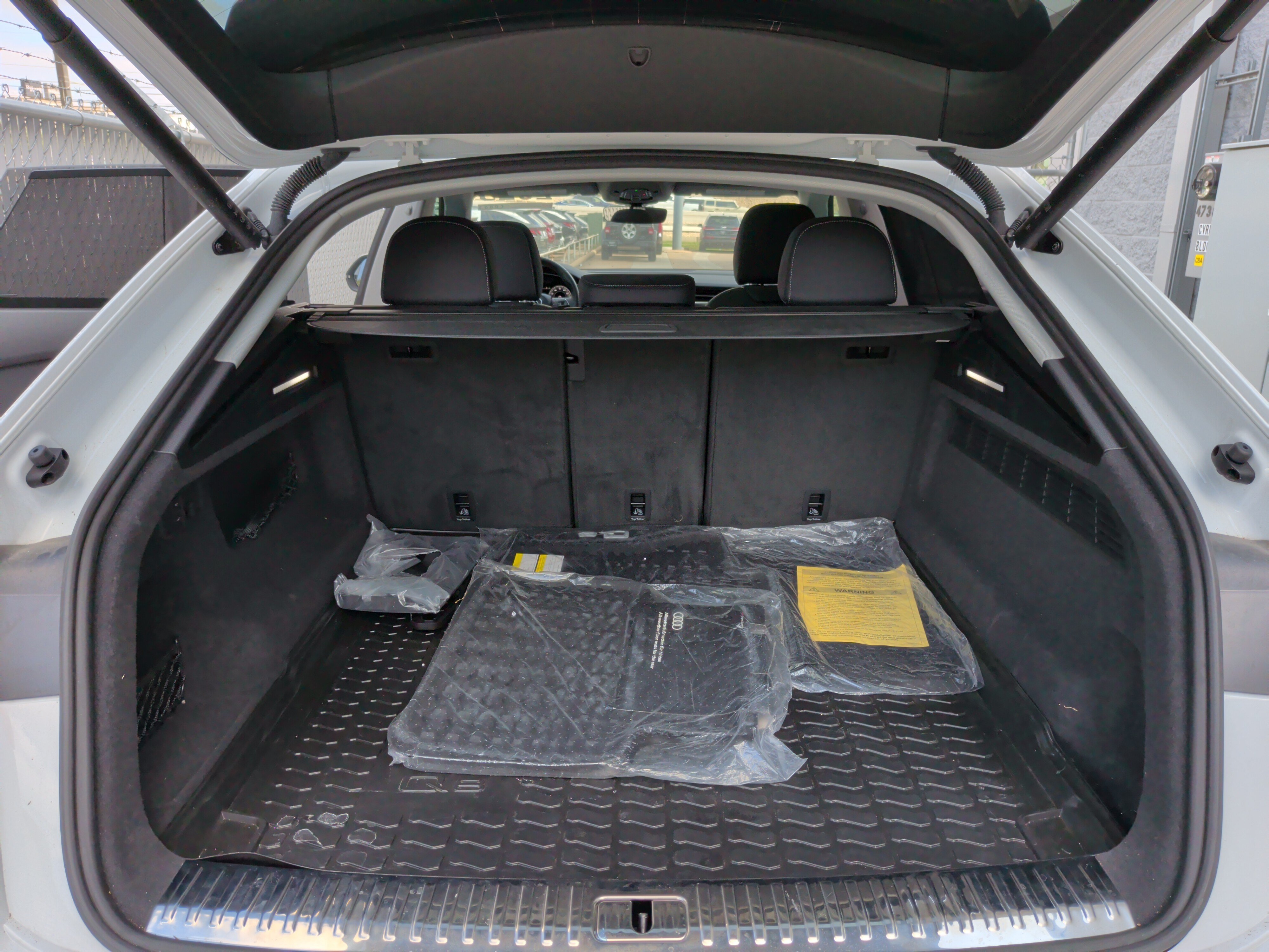 Used 2023 Audi Q8 Prestige AWD/4WD image 33