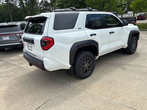 New 2026 Toyota 4Runner SR5 AWD/4WD image 7