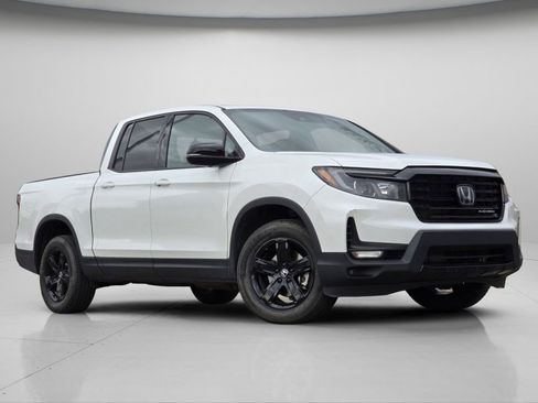 Certified 2021 Honda Ridgeline Black Edition image 2