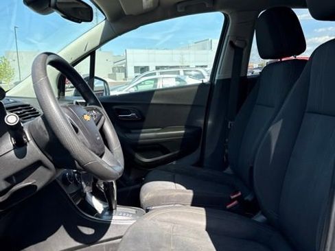 Used 2015 Chevrolet Trax LT w/ LT Sun and Sound Package FWD image 12