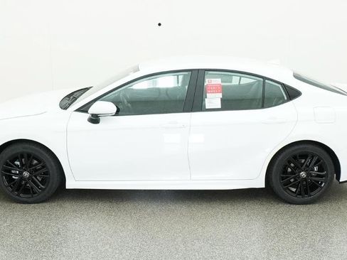 Used 2026 Toyota Camry SE FWD image 42