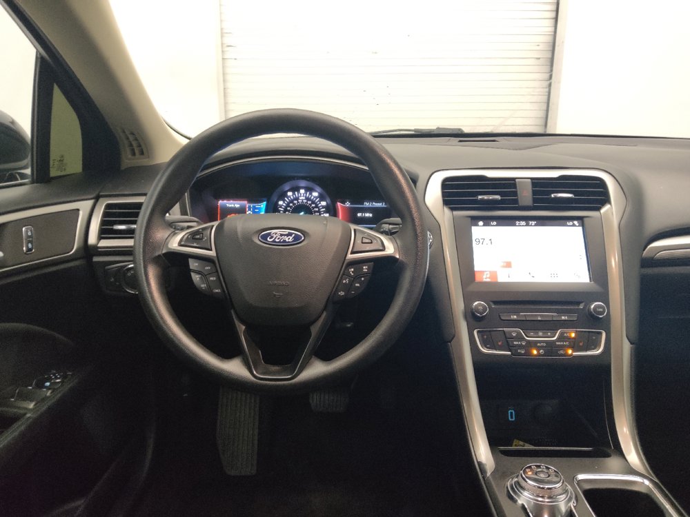 Used 2018 Ford Fusion SE FWD image 22