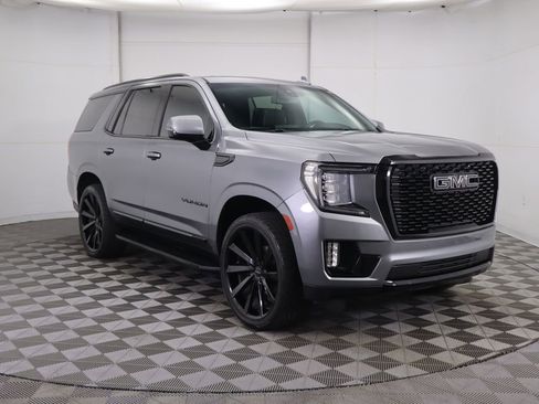 Used 2021 GMC Yukon SLT w/ SLT Premium Package image 3