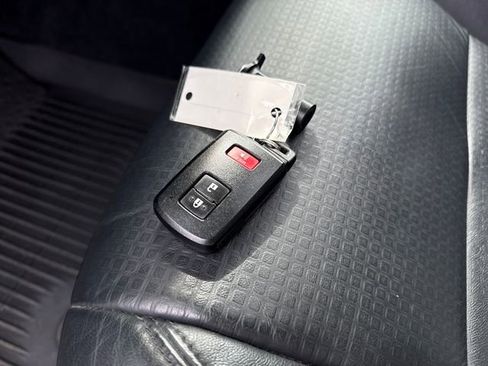 Used 2023 Toyota Tacoma Limited image 32