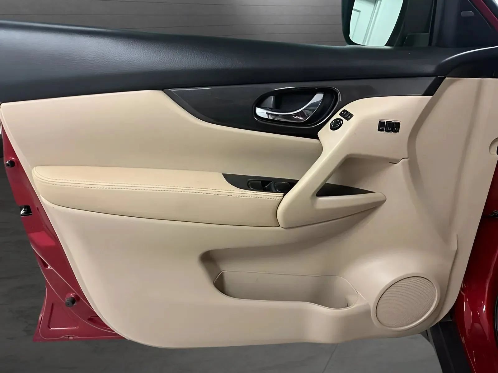 Used 2018 Nissan Rogue SV w/ Premium Package FWD image 9