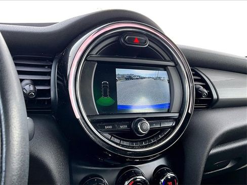 Used 2019 MINI Cooper 4-Door Hardtop w/ Signature Upholstery Package image 25