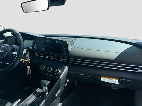 New 2026 Hyundai Elantra SE FWD image 21