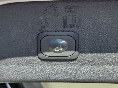 Used 2017 Ford Escape SE w/ Equipment Group 201A image 9