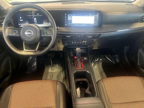 Used 2025 Nissan Kicks SR FWD image 10