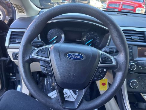 Used 2014 Ford Fusion SE image 9